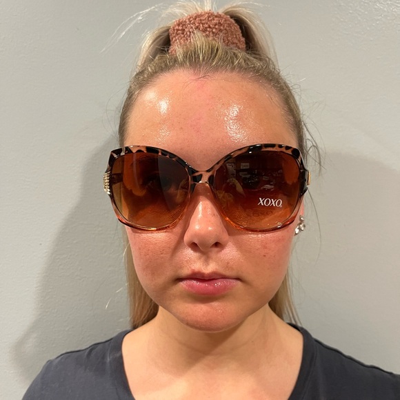 XOXO Sunglasses - Picture 9 of 9
